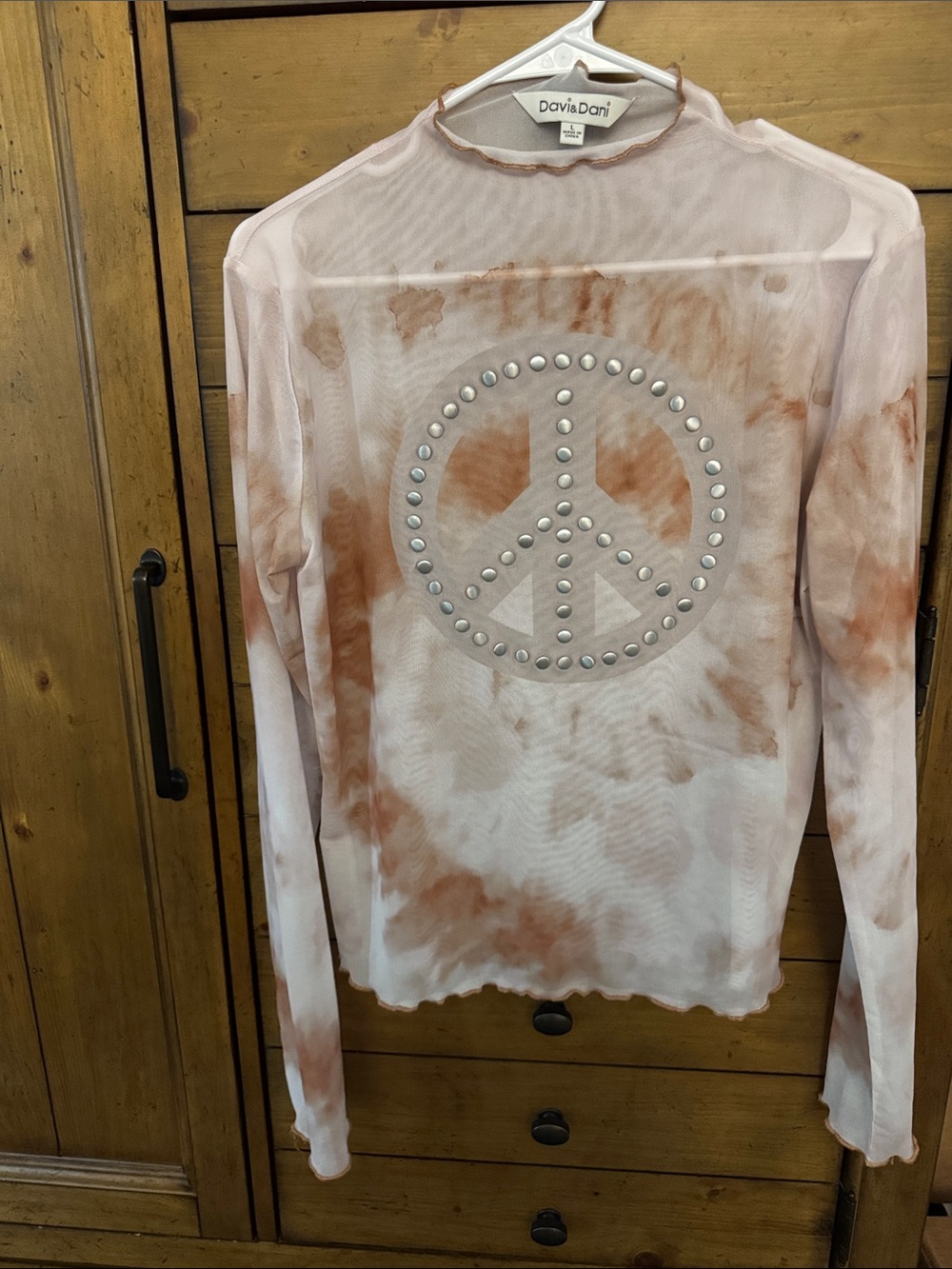 Davi & Dani women’s Long Sleeve Tie-Dye Mesh Top with Peace Sign